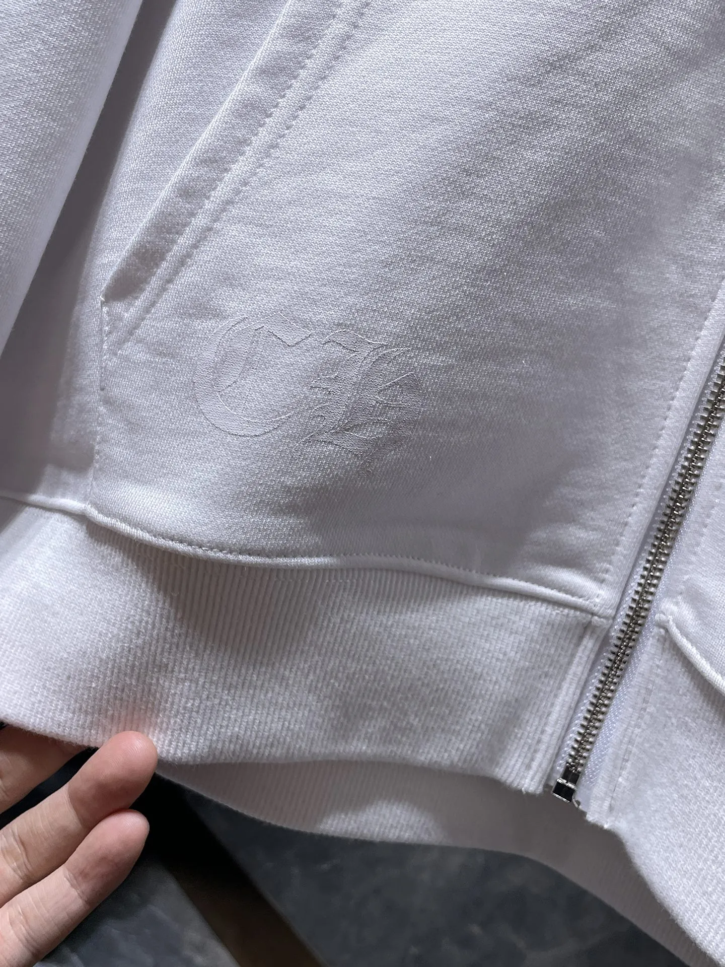 P260 Chrome Hearts Autumn and Winter 2025 counter sales simultaneously ❤️ Chrome Hearts New York Vages limited edition rolling stone letter zipper sweatshirt Imported environmentally friendly glue printing and dyeing Improved customized version 1:1 High-gram weight high-quality fabric Recommended color: white Code numbers: S, M, L, XL